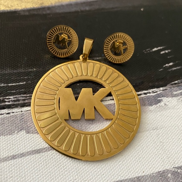 Michael Kors Pendant & Earing - Picture 1 of 7